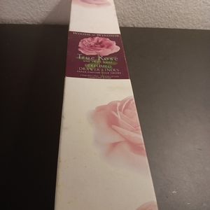 VTG Woods of Windsor TRUE ROSE 6 Sheet 60cmx42cm 2.6sq ft Perfumed Drawer Liners